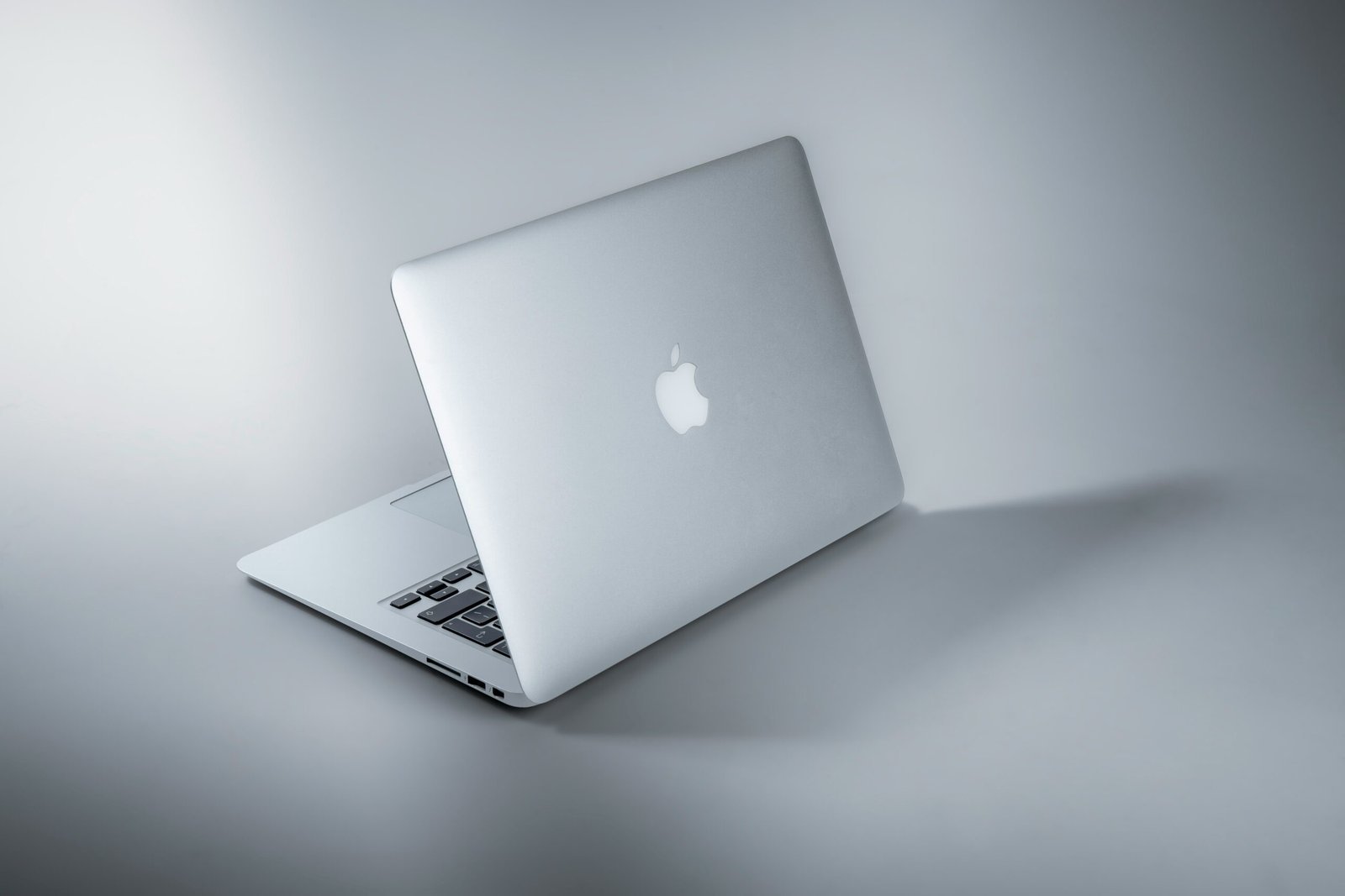 Apple Laptops: Essential Tips and Tricks